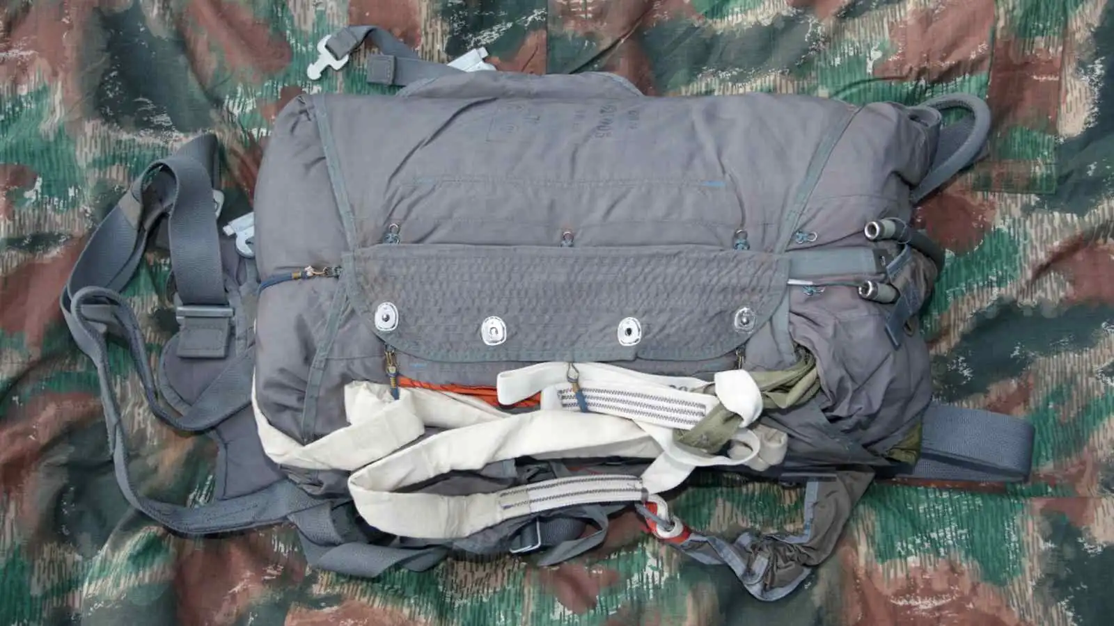 Výsadkový padák OVP-68