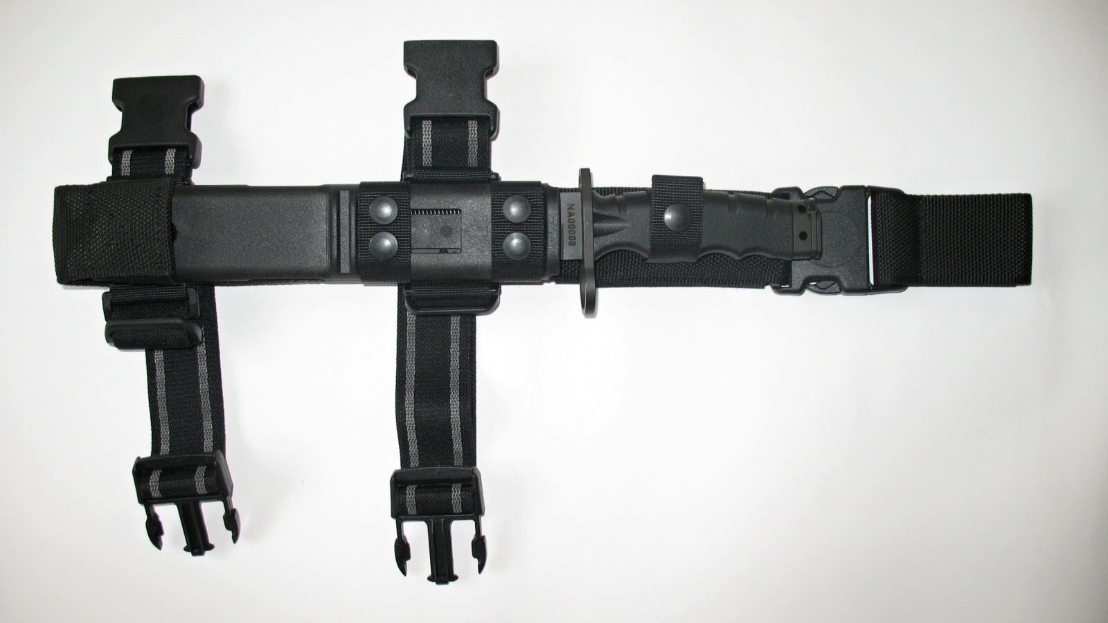 Bodák 805 – přední pohled na pouzdro s nylonový závěsem a přezkami